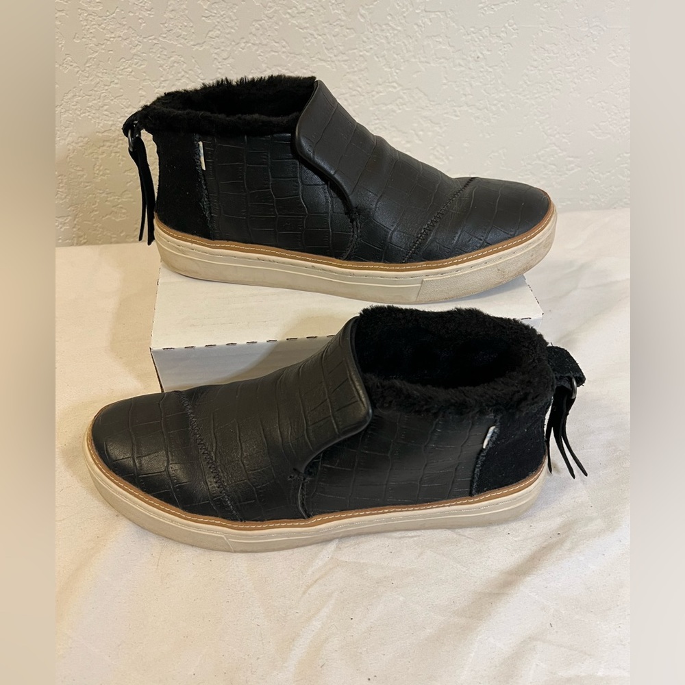 Toms Black Slip On Womens Shoes Size 8.5 Fashion Sneaker Lined 10014895 Leather